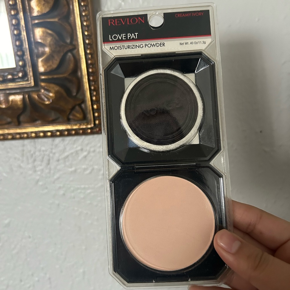 Rare Revlon Love Pat Moisturizing Powder 0.40 oz. Creamy ivory